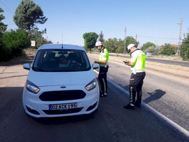 Trafik polislerinin bayram mesaisi