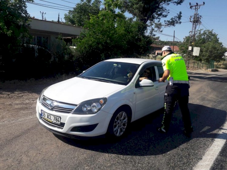 Trafik polislerinin bayram mesaisi