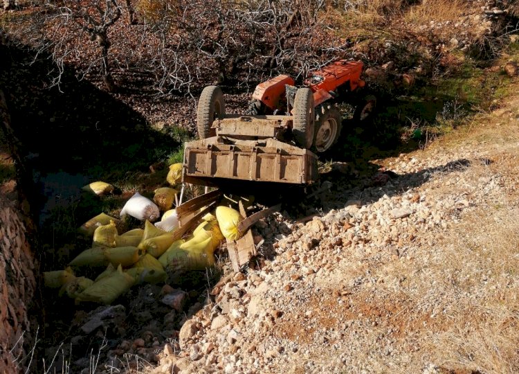 Şarampole devrilen traktör sürücüsü yaralandı