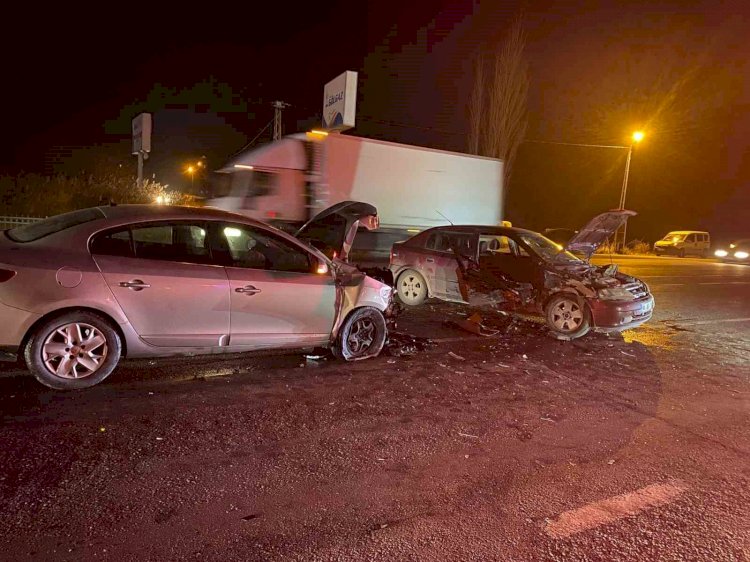 Adıyaman’da 2 otomobil çarpıştı: 5 yaralı