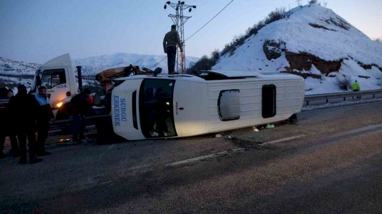 Malatya’da kontrolden çıkan minibüs devrildi: 15 yaralı