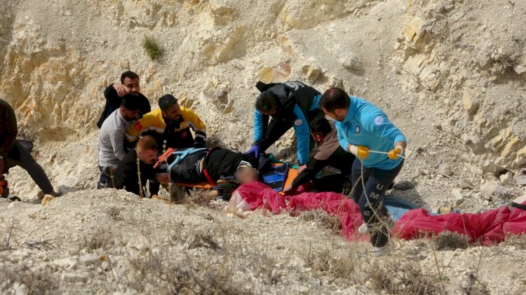 Adıyaman’da paraşüt kazası: 1 ölü ‎Üroloji Uzmanı Op. Dr. Mahir Kartalmış Paraşüt kazasında hayatını kaybetti