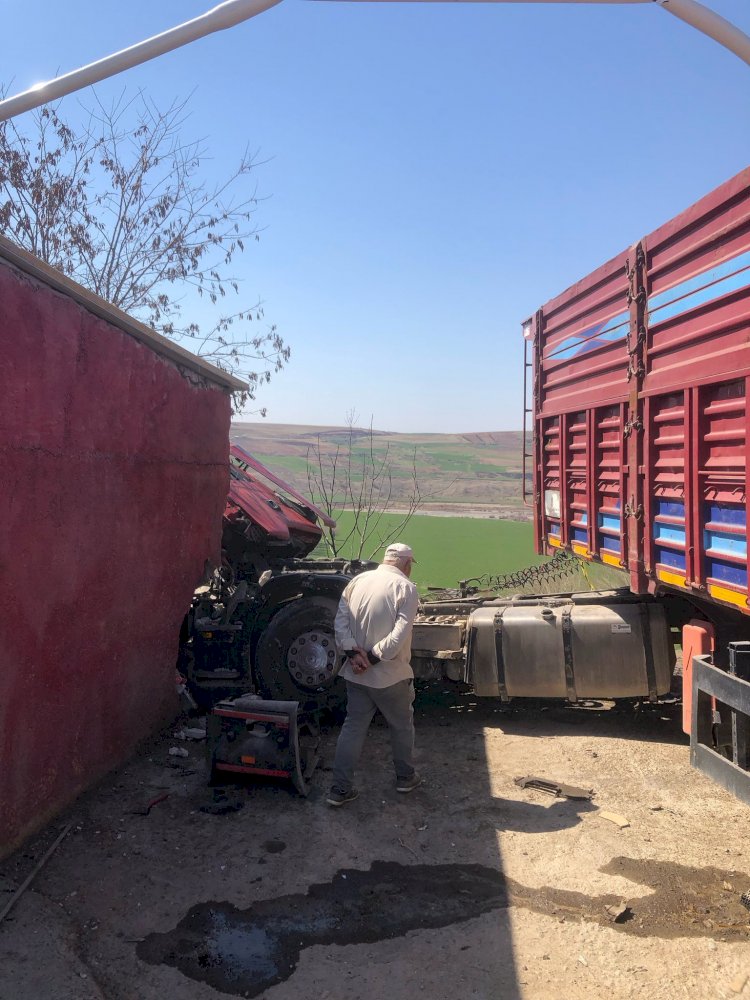 Adıyaman’da iki tır çarpıştı: 1 ölü, 1 yaralı