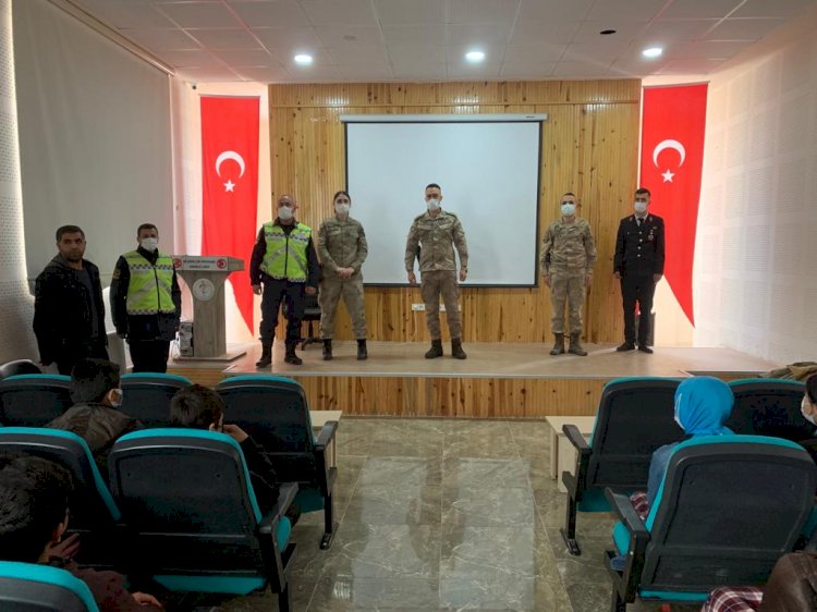 Gölbaşında Jandarma öğrencilere meslek tanıtımı yaptı