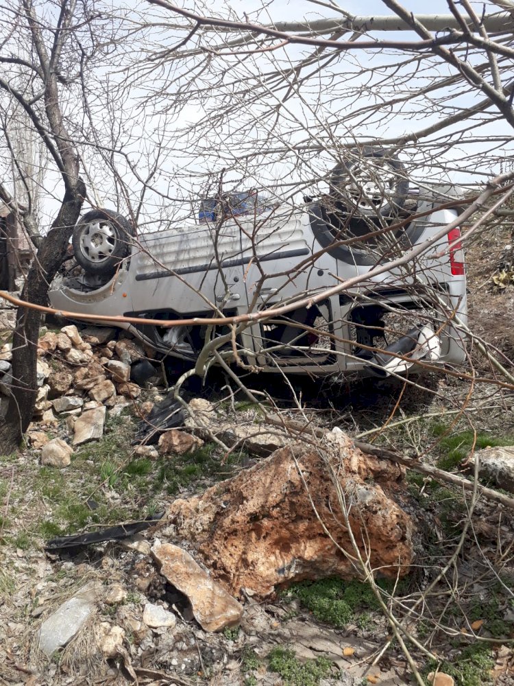 Şarampole devrilen aracın sürücüsü yaralandı