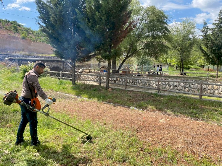 Gölbaşı'nda parklara bakım çalışması