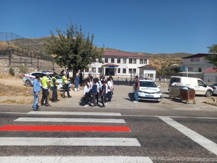 Bölge trafik ve jandarmadan yaya geçidi eğitimi